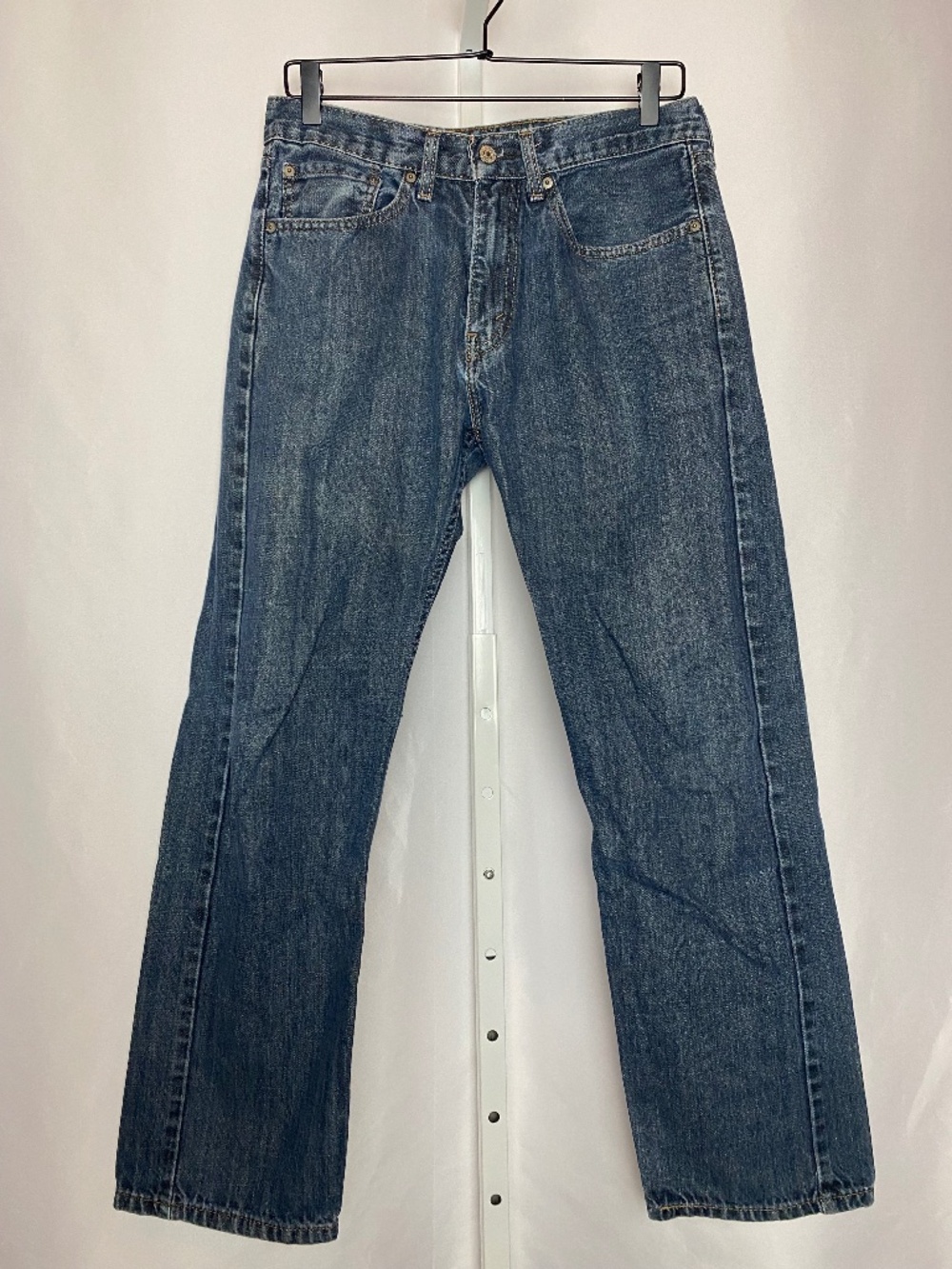 Levi Strauss & Co. Menʻs Classic 505 Straight- Leg Medium Blue Wash Jeans 31x30